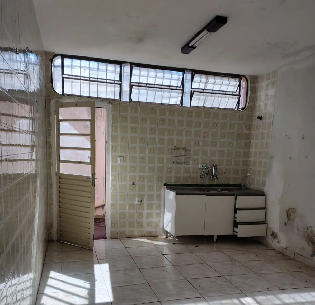 Casa no Centro, perto da Av. do Povo, foto 7 de 16