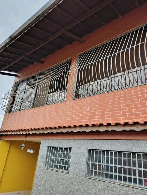 Casa com garagem para 4 carros na Independência
